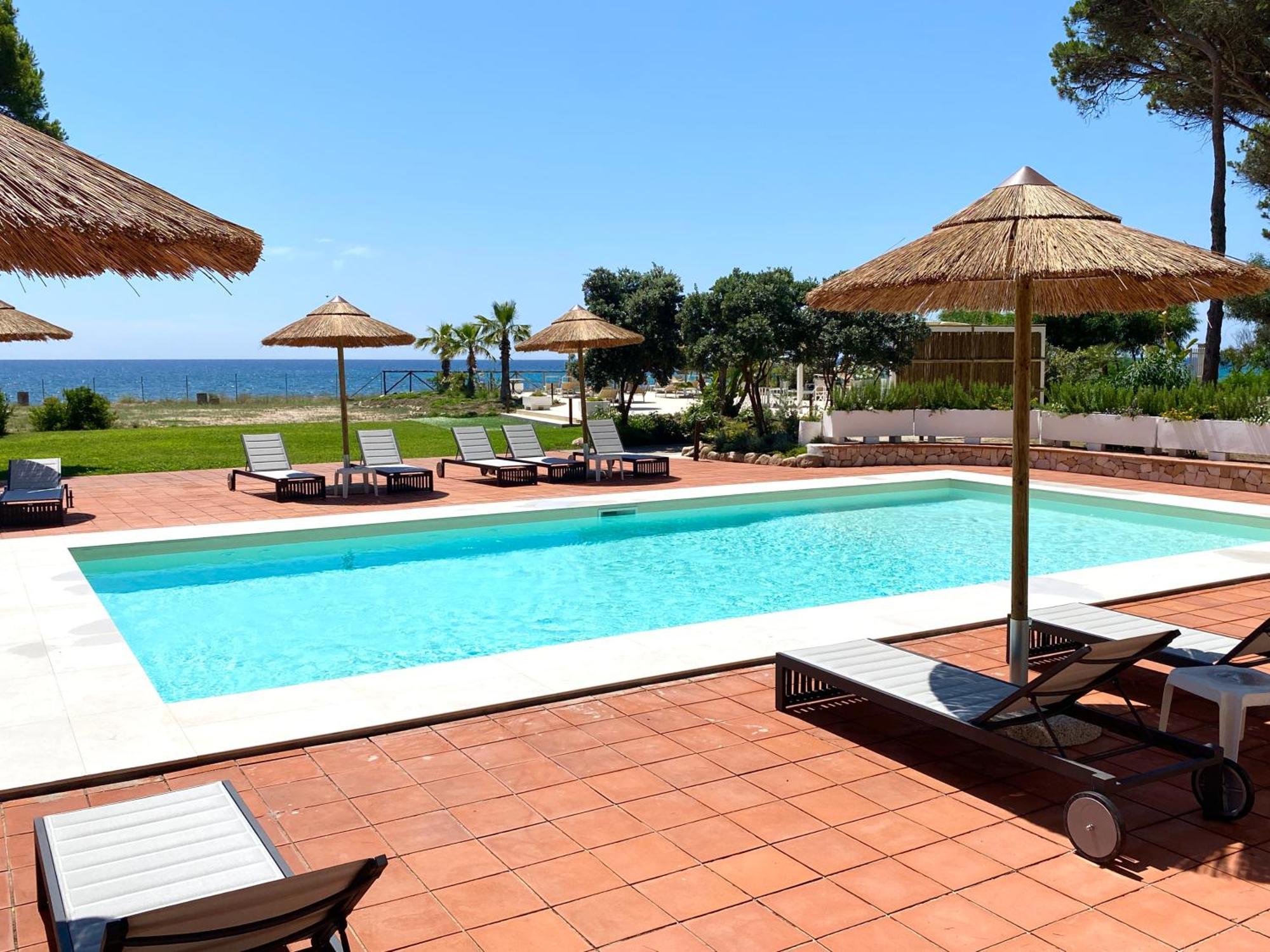 Hotel Mare Pineta Santa Margherita di Pula Exterior photo